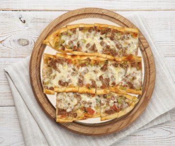Kuşbaşılı Kaşarlı Pide 1 Porsiyon