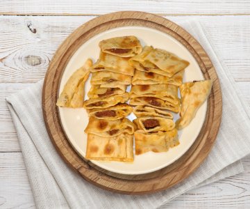 Sucuklu Kaşarlı Pide 1 Porsiyon